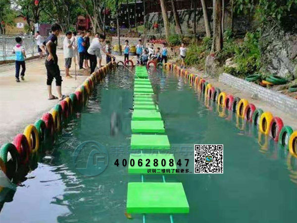 水上漂木板橋