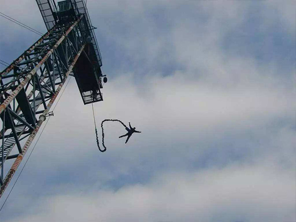 蹦極