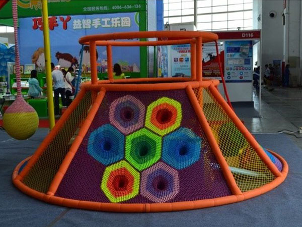 彩虹攀巖站
